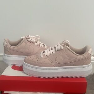 Women Nike Court Vision sneaker